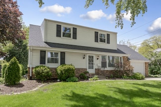 685 Hickory Dr, Buffalo Grove, IL 60089