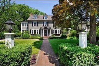 2767 Sheridan Rd, Evanston, IL 60201