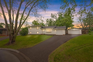 2323 Emerald Dr, Saint Paul, MN 55110