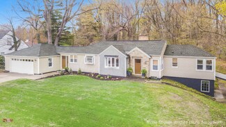 700 W 26th St, Holland, MI 49423