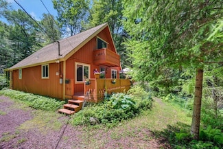 2459 Overlook Ln, Pocono Pines, PA 18350