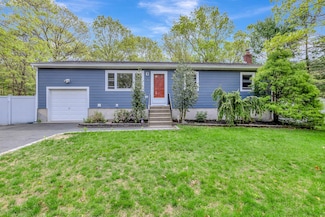 3 Williams St, Center Moriches, NY 11934
