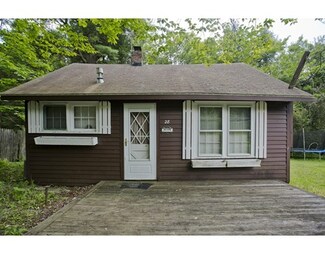 28 Brook Ln, Becket, MA 01223