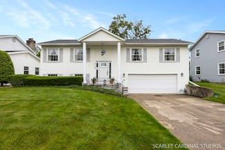 718 Liberty Ln, Lombard, IL 60148