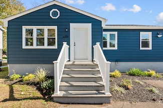 384 Silver Sands Rd, East Haven, CT 06512