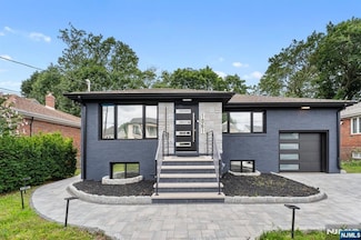 1061 Glen Rd, Fort Lee, NJ 07024