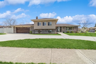 705 N Plamondon Dr, Addison, IL 60101