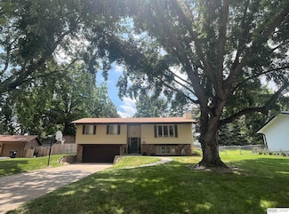 12211 Crawford Cir, Omaha, NE 68144