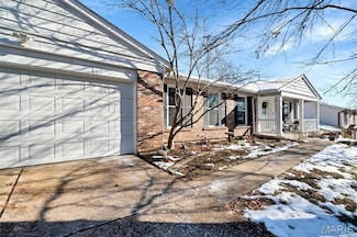 902 Rusticmanor Cir, Ballwin, MO 63011