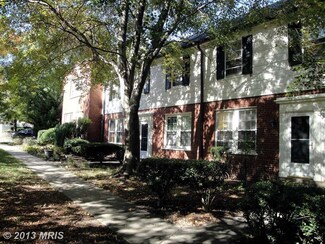 1110 S Barton St Unit 305, Arlington, VA 22204