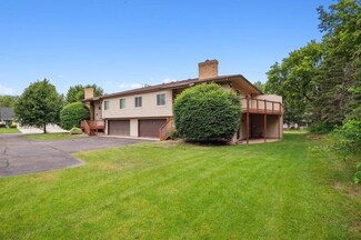 2295 Amberwood Dr, Woodbury, MN 55125