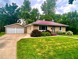 1327 Spring St, Grinnell, IA 50112