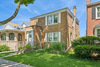 2826 W Greenleaf Ave, Chicago, IL 60645