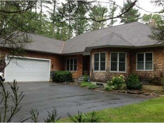 53 Daisy Ln, Rochester, MA 02770