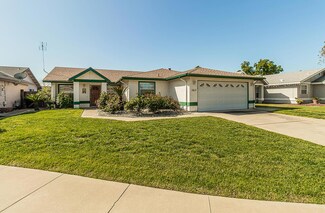 1017 Greenwood Ct, Hanford, CA 93230