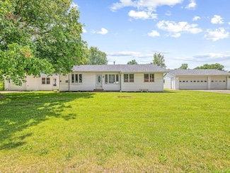 329 E 8th St, Pecatonica, IL 61063