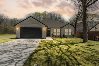 112 Indian Oaks Trail, West Tawakoni, TX 75474