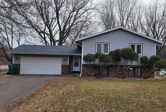 8499 Knollwood Dr, New Brighton, MN 55112