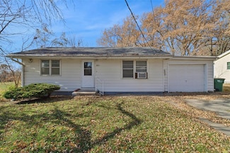 903 S 1st St, Indianola, IA 50125