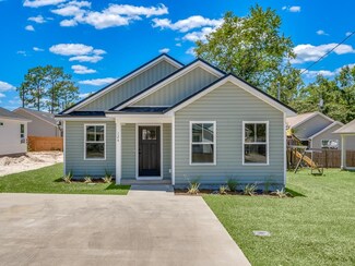 49 E J Stringer Rd, Crawfordville, FL 32327