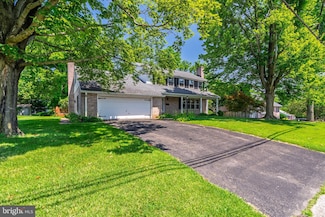 129 E Charlotte St, Millersville, PA 17551