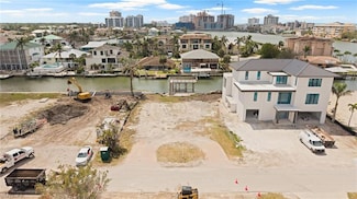 270 Trade Winds Ave, Naples, FL 34108