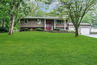 38 Mcarthur Ln, Smithtown, NY 11787