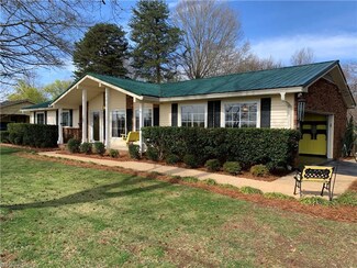 5782 Belews Creek Rd, Walkertown, NC 27051