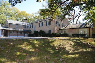 225 E Onwentsia Rd, Lake Forest, IL 60045