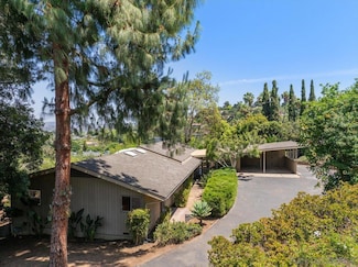 1421 Rincon Rd, Escondido, CA 92025