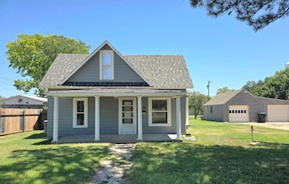 320 N 4th St, Wakeeney, KS 67672