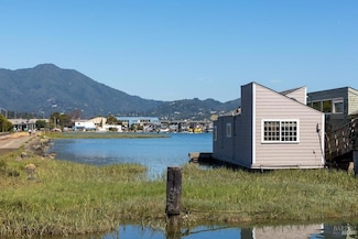 2 Gate 6 1 2 Rd, Sausalito, CA 94965