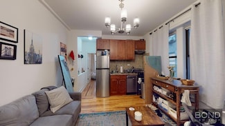 245 W 51st St Unit 301, New York, NY 10019