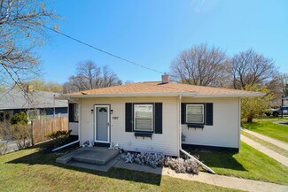 1187 Maple Rd, Manistee, MI 49660