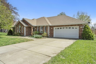 1504 E Parkview St, Ozark, MO 65721