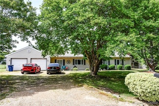 1912 Gloucester Point Dr, Gloucester Point, VA 23062