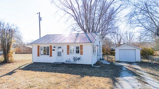 918 E Locust St, Bolivar, MO 65613