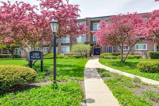 1260 N Western Ave Unit 306, Lake Forest, IL 60045