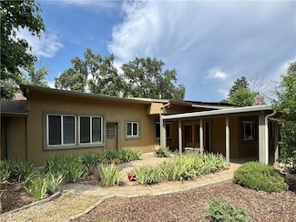 8 Geneva Ln, Chico, CA 95926