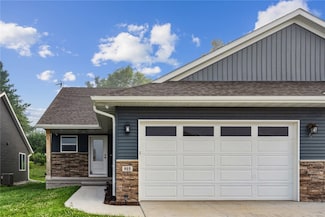 915 Prairie View Dr, West Branch, IA 52358