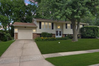 712 Angela Dr, Normal, IL 61761