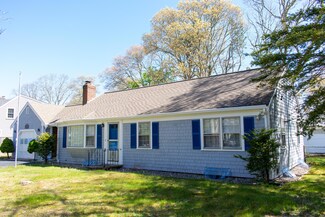 374 Strawberry Hill Rd, Centerville, MA 02632