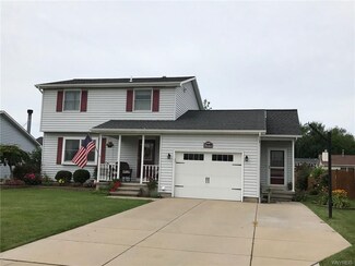 6408 Mayflower Ln, Lake View, NY 14085