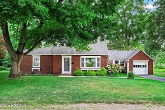 3 Maple Ridge Ave, East Greenbush, NY 12061