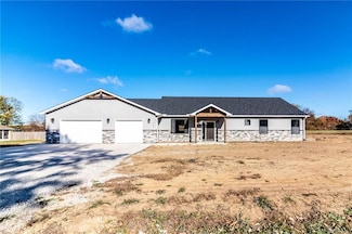 106 Lake Shore Dr, Windsor, MO 65360