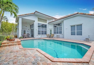 4123 W Lake Estates Dr, Davie, FL 33328