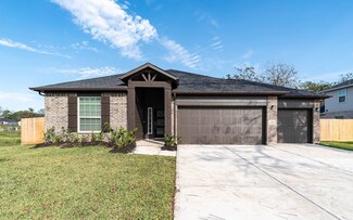 2411 Ridgewood Dr, West Columbia, TX 77486