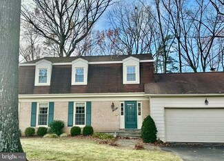 10821 Cross School Rd, Reston, VA 20191