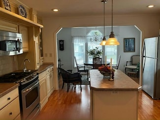 1661 Old Country Rd Unit 301, Riverhead, NY 11901