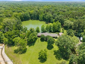 115 W Lake Dr, Clinton, MS 39056